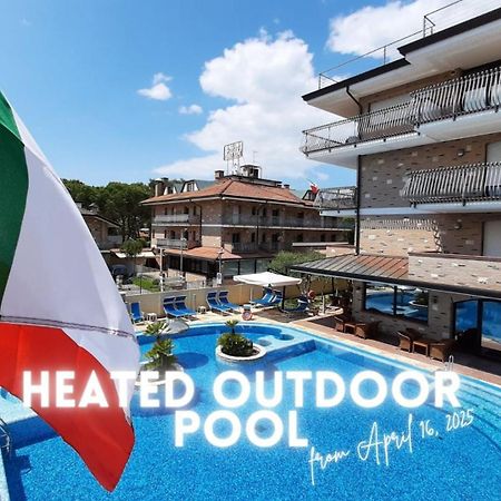 Hotel & Wellness Fra I Pini Линяно Сабиадоро Екстериор снимка