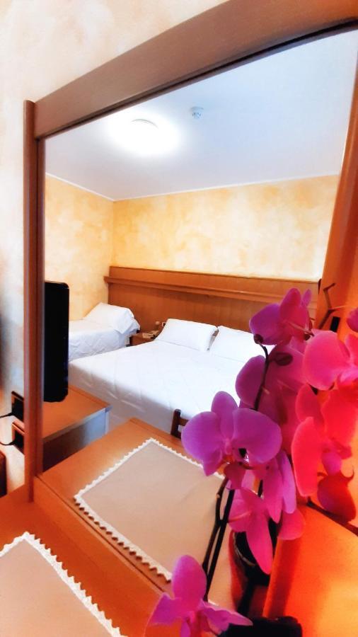 Hotel & Wellness Fra I Pini Линяно Сабиадоро Екстериор снимка