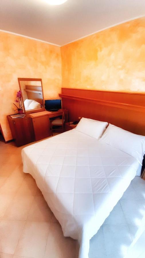 Hotel & Wellness Fra I Pini Линяно Сабиадоро Екстериор снимка
