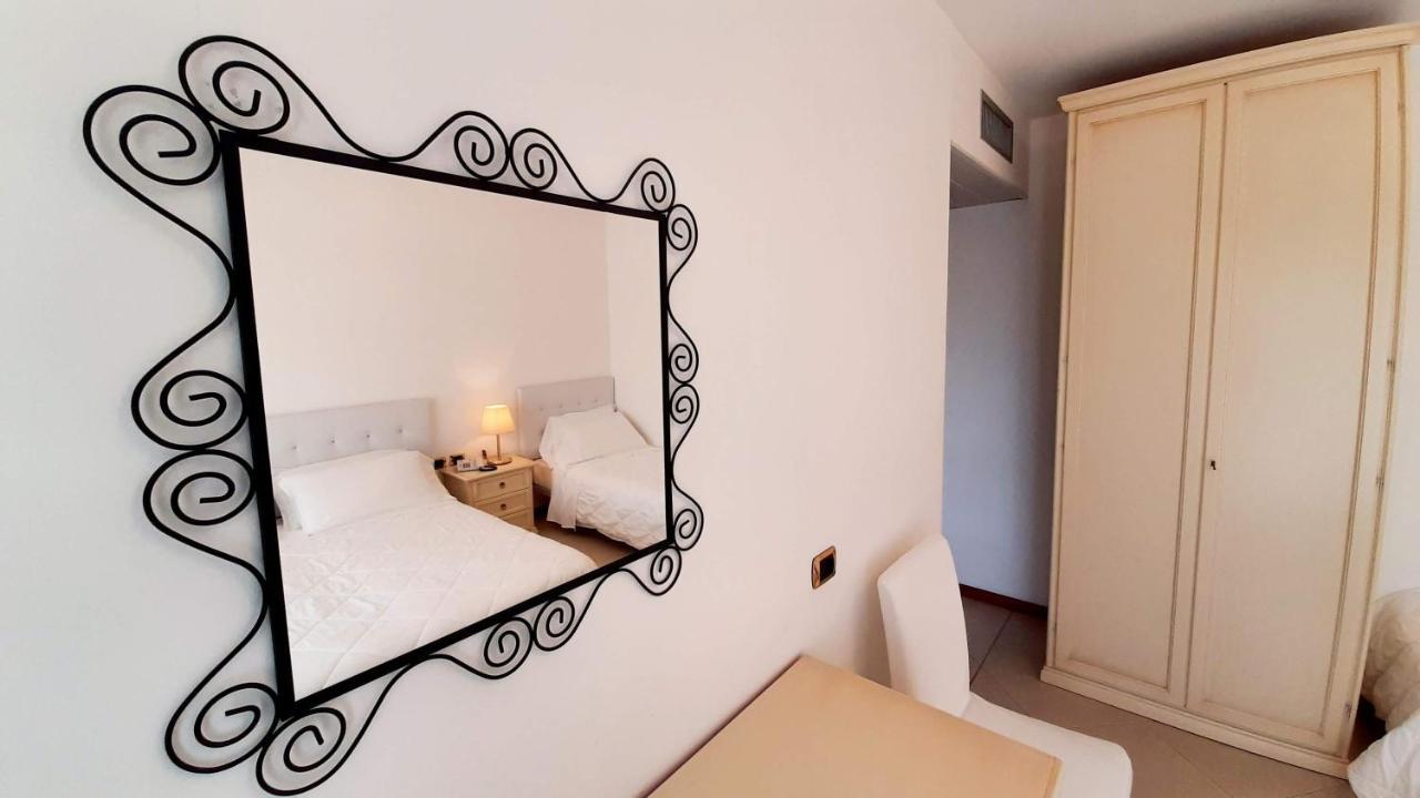 Hotel & Wellness Fra I Pini Линяно Сабиадоро Екстериор снимка