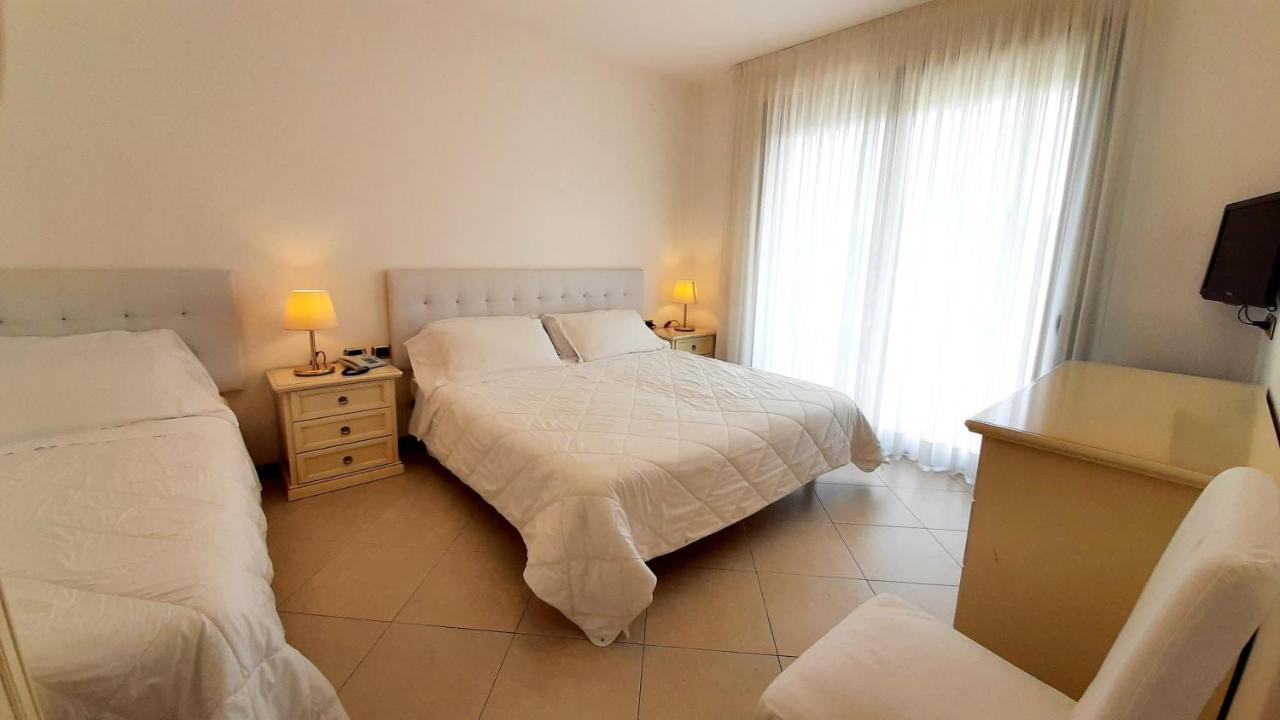 Hotel & Wellness Fra I Pini Линяно Сабиадоро Екстериор снимка