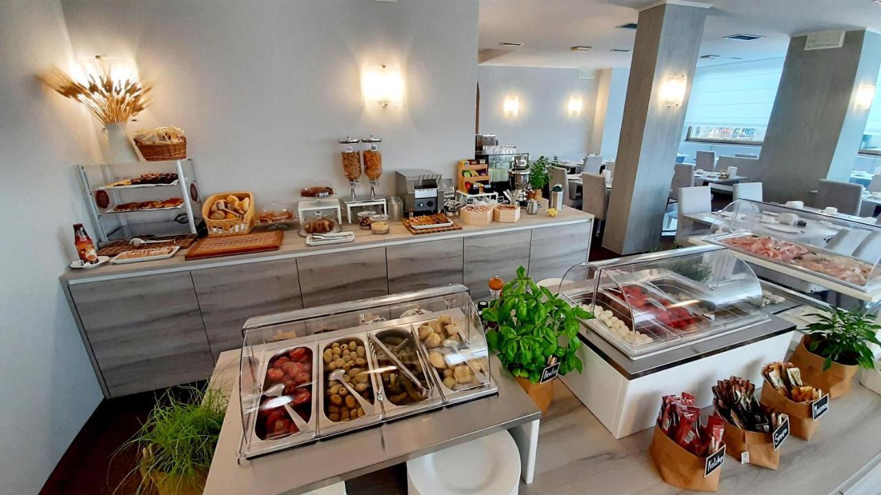 Hotel & Wellness Fra I Pini Линяно Сабиадоро Екстериор снимка