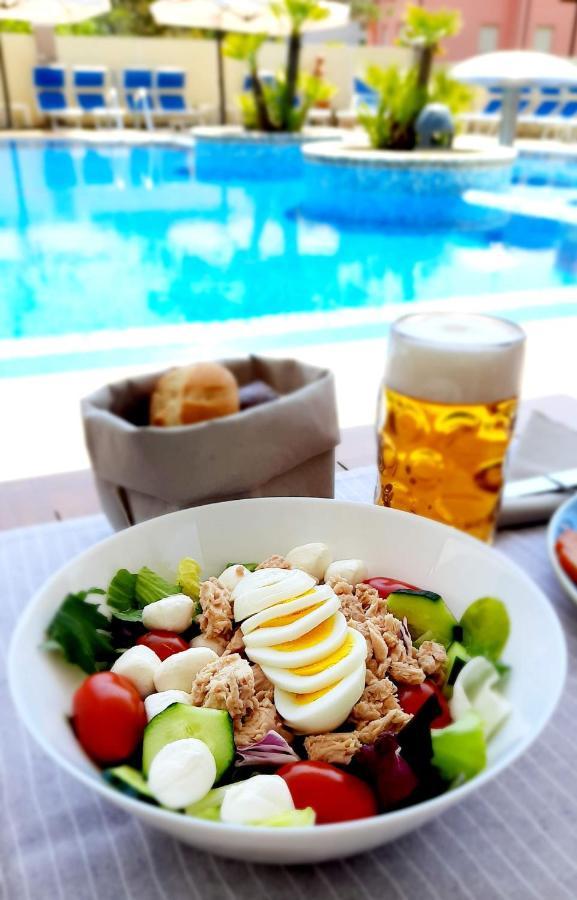 Hotel & Wellness Fra I Pini Линяно Сабиадоро Екстериор снимка