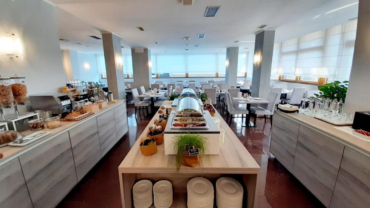 Hotel & Wellness Fra I Pini Линяно Сабиадоро Екстериор снимка