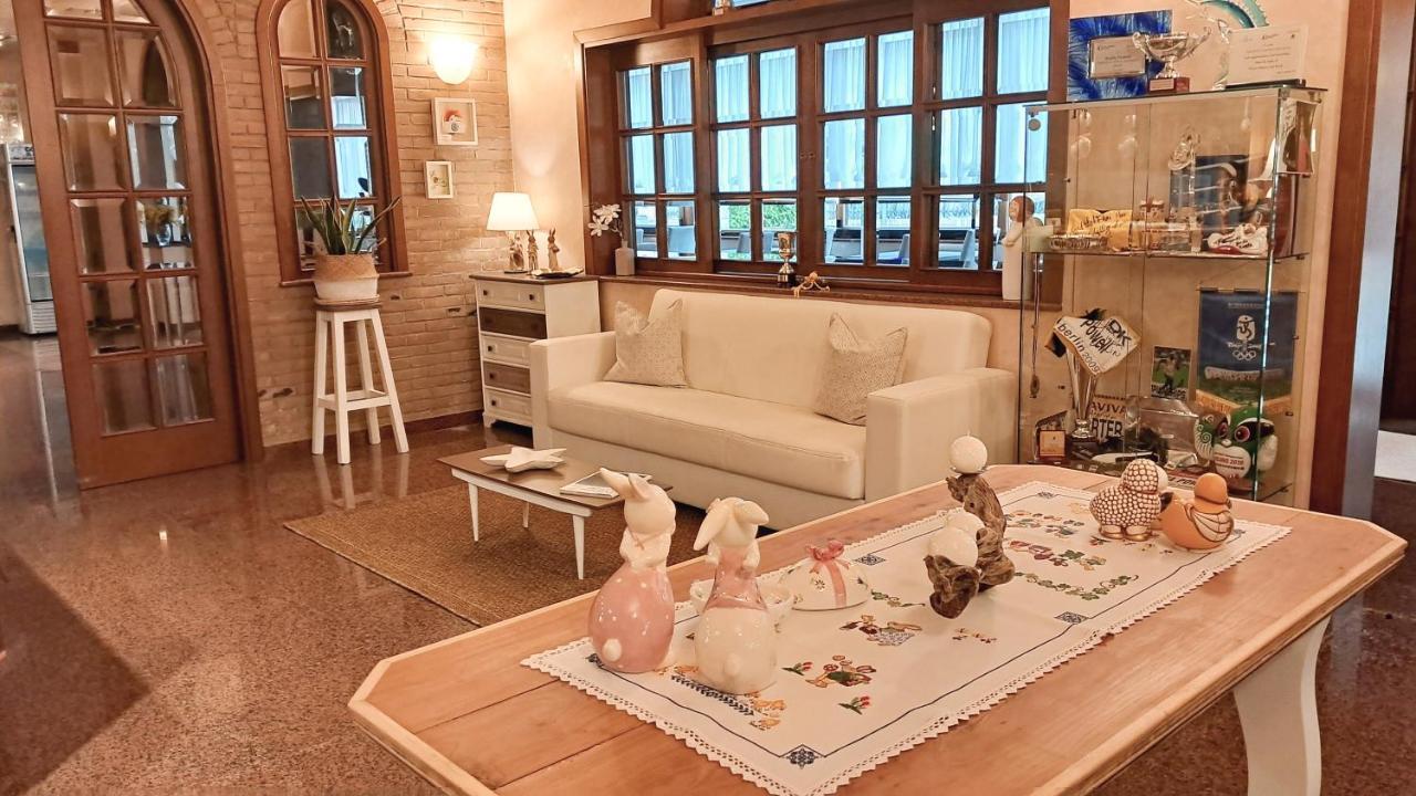 Hotel & Wellness Fra I Pini Линяно Сабиадоро Екстериор снимка