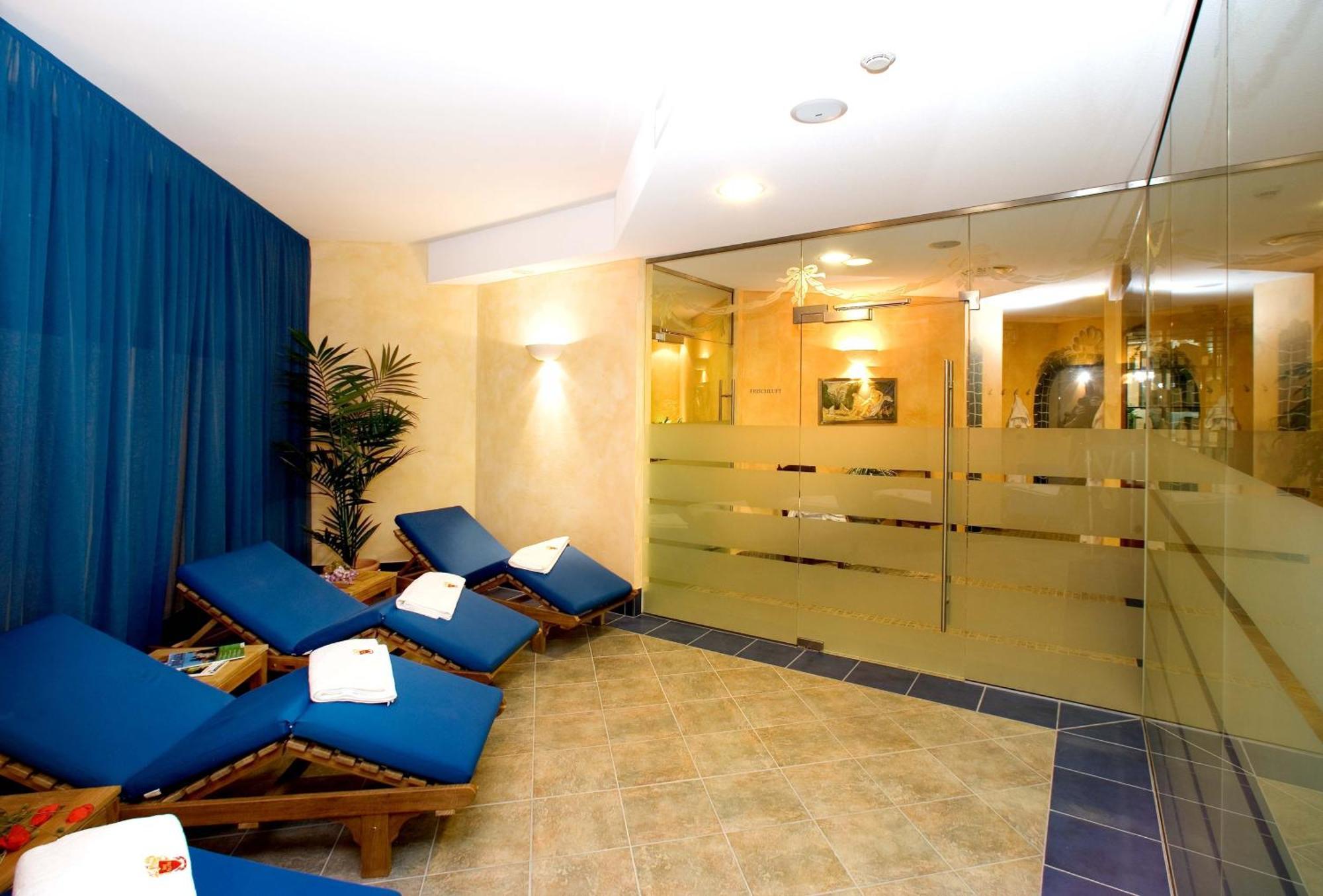 Hotel & Wellness Fra I Pini Линяно Сабиадоро Екстериор снимка