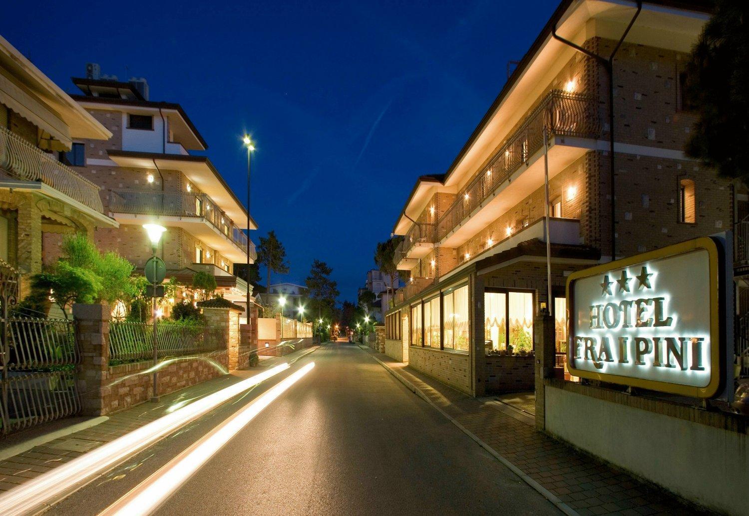 Hotel & Wellness Fra I Pini Линяно Сабиадоро Екстериор снимка