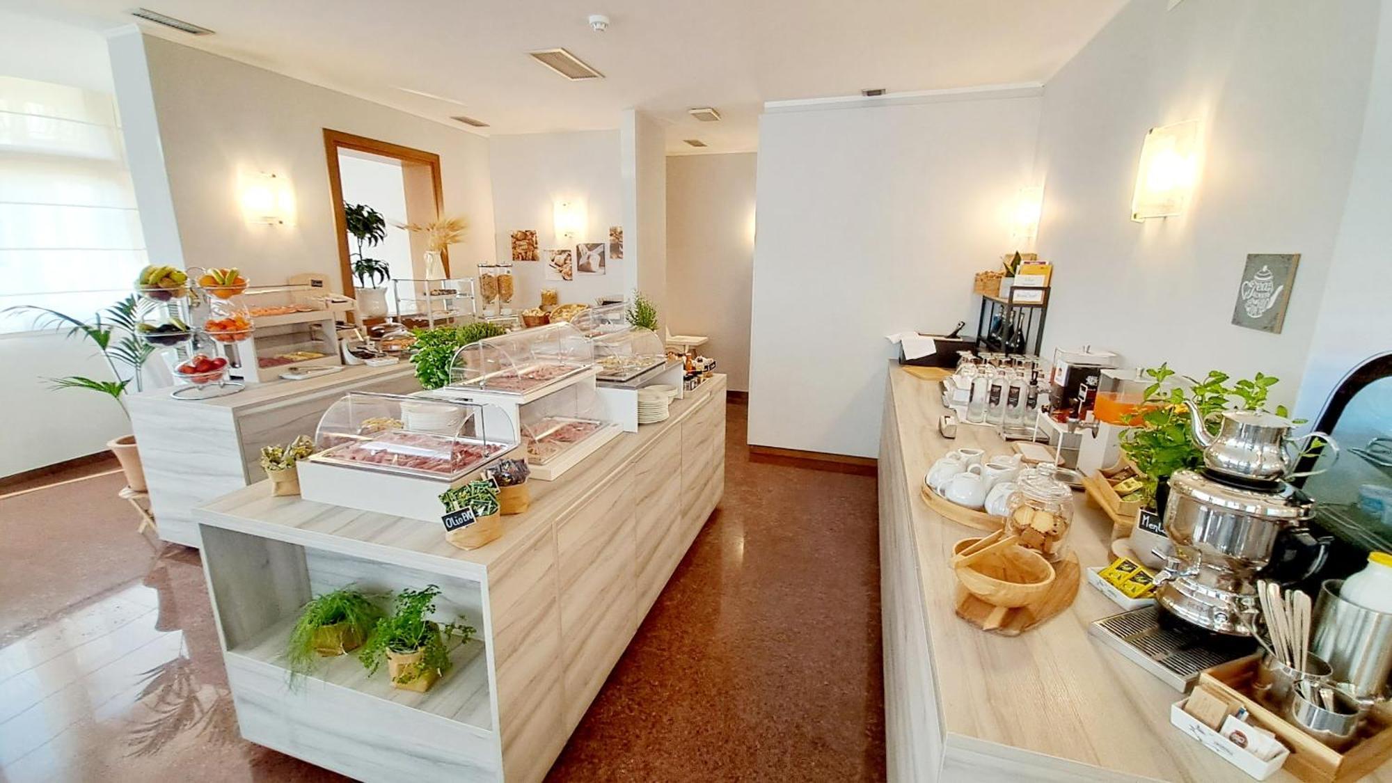 Hotel & Wellness Fra I Pini Линяно Сабиадоро Екстериор снимка