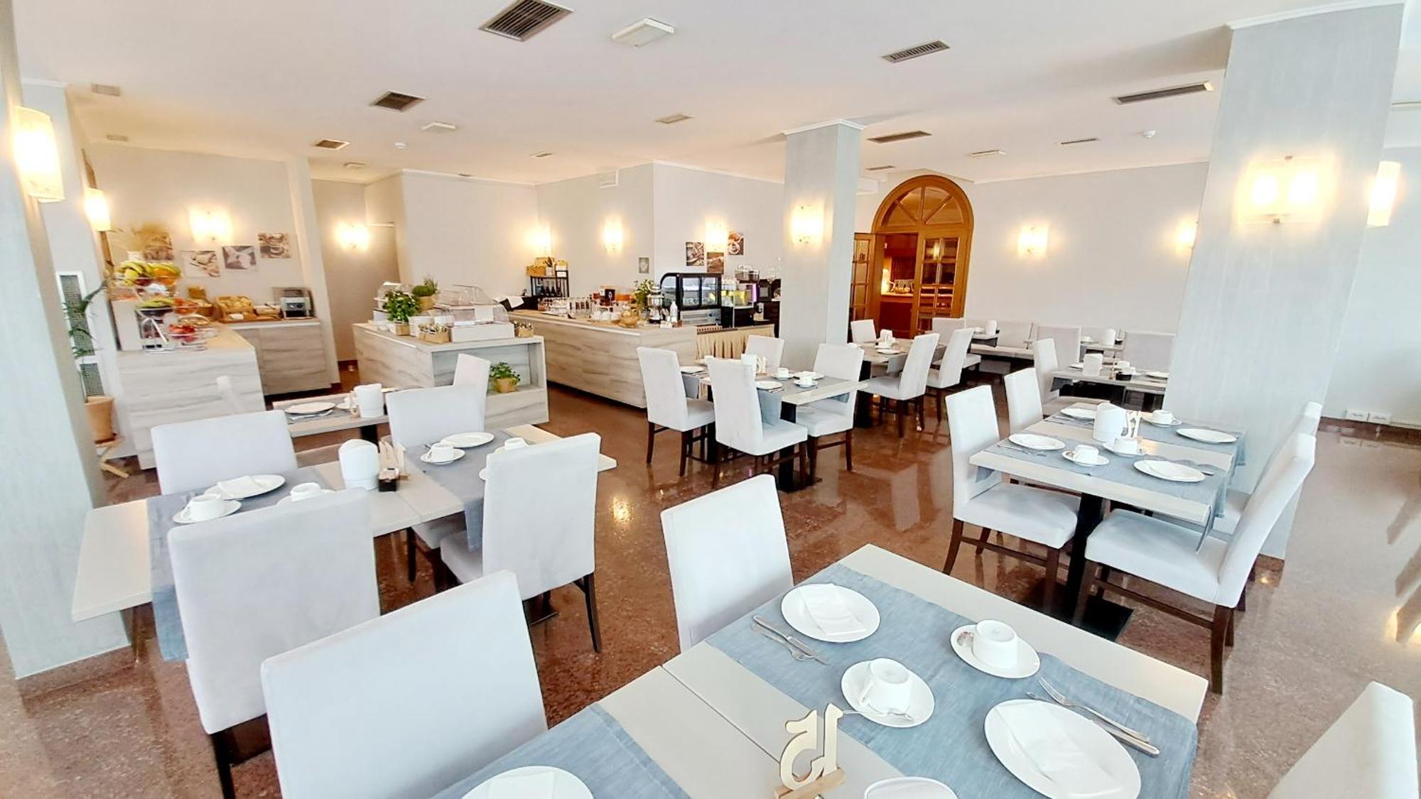 Hotel & Wellness Fra I Pini Линяно Сабиадоро Екстериор снимка