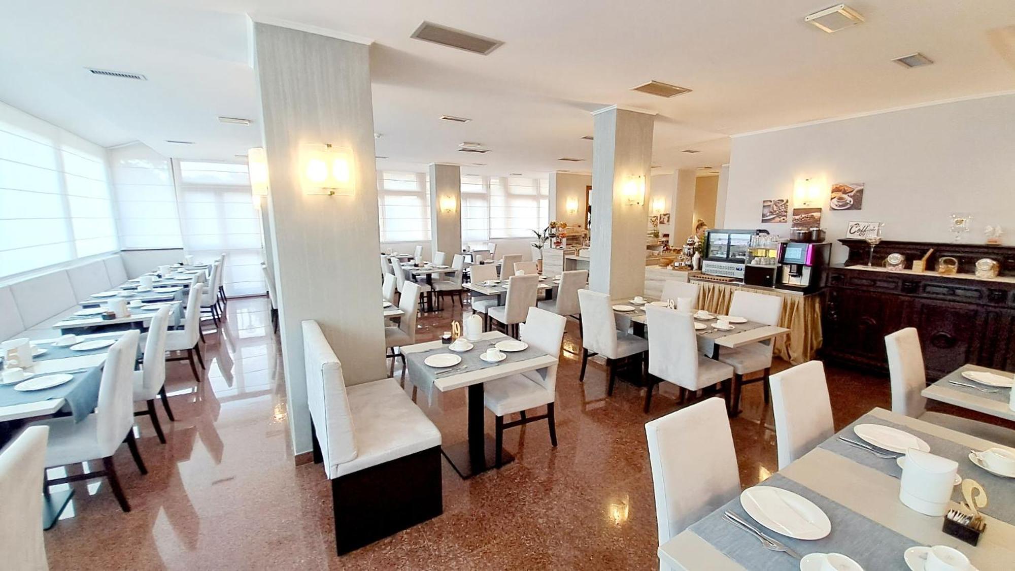 Hotel & Wellness Fra I Pini Линяно Сабиадоро Екстериор снимка