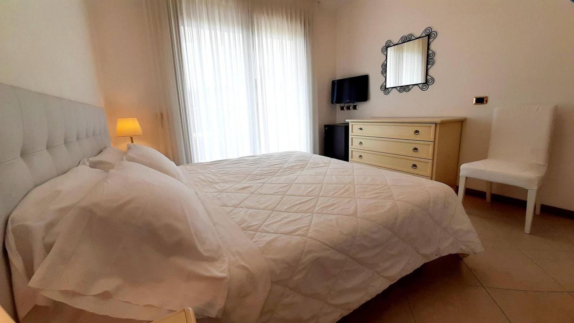 Hotel & Wellness Fra I Pini Линяно Сабиадоро Екстериор снимка
