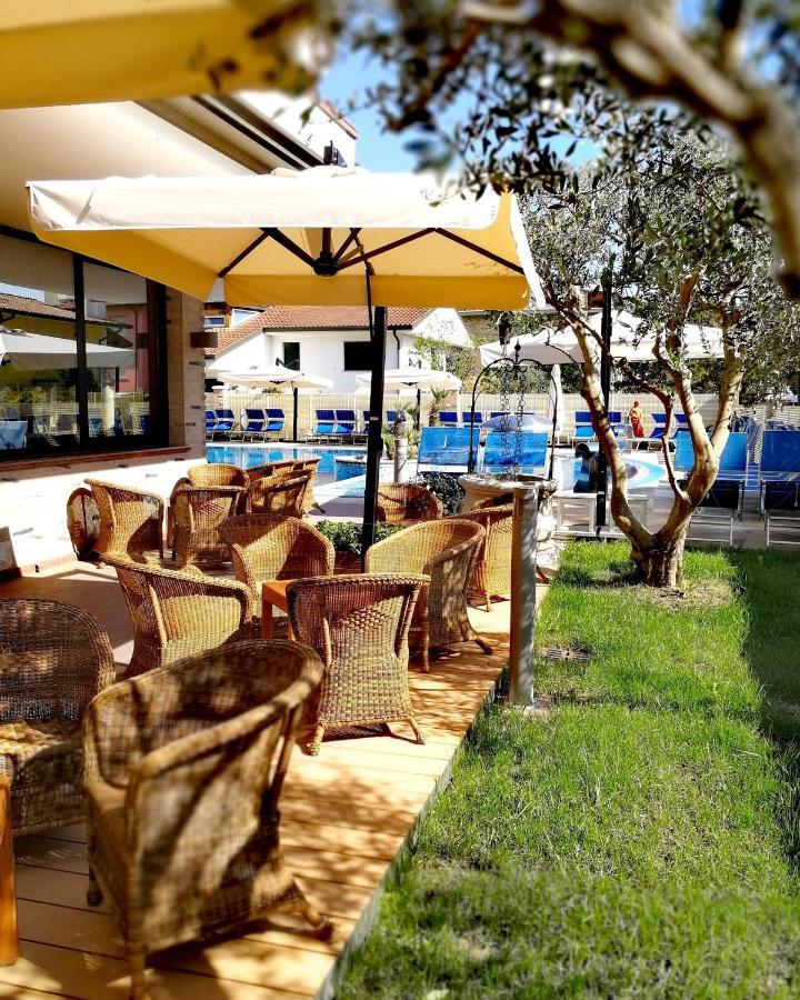 Hotel & Wellness Fra I Pini Линяно Сабиадоро Екстериор снимка
