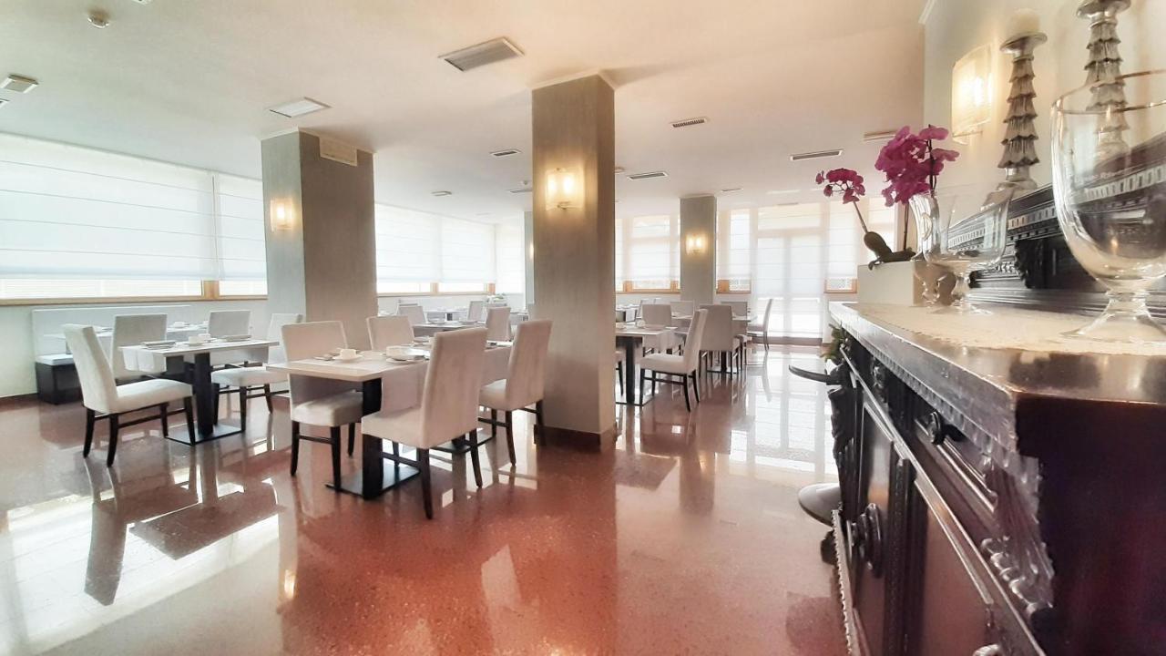 Hotel & Wellness Fra I Pini Линяно Сабиадоро Екстериор снимка