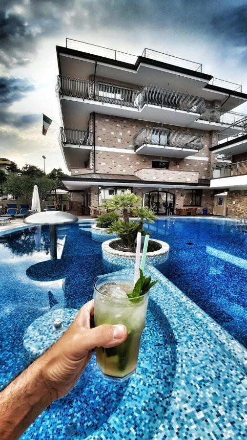 Hotel & Wellness Fra I Pini Линяно Сабиадоро Екстериор снимка