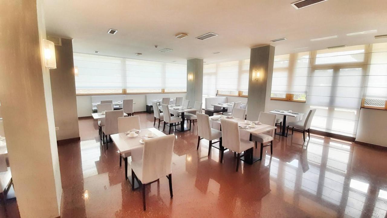 Hotel & Wellness Fra I Pini Линяно Сабиадоро Екстериор снимка