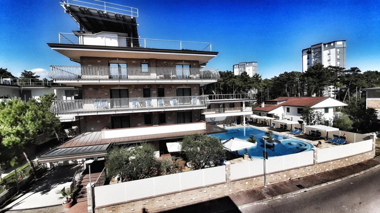 Hotel & Wellness Fra I Pini Линяно Сабиадоро Екстериор снимка